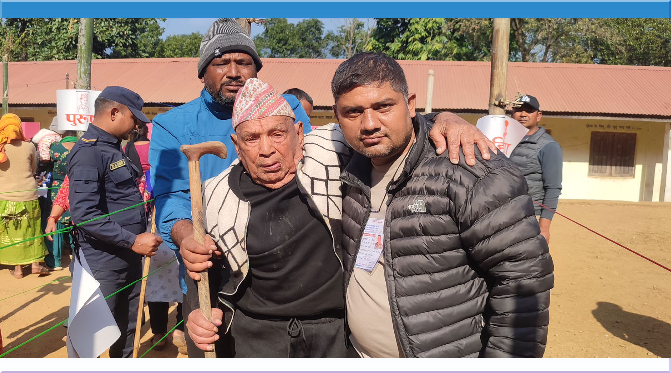 हेटौँडाका एक सय दुई वर्षीय लामिछानेले गरे मतदान