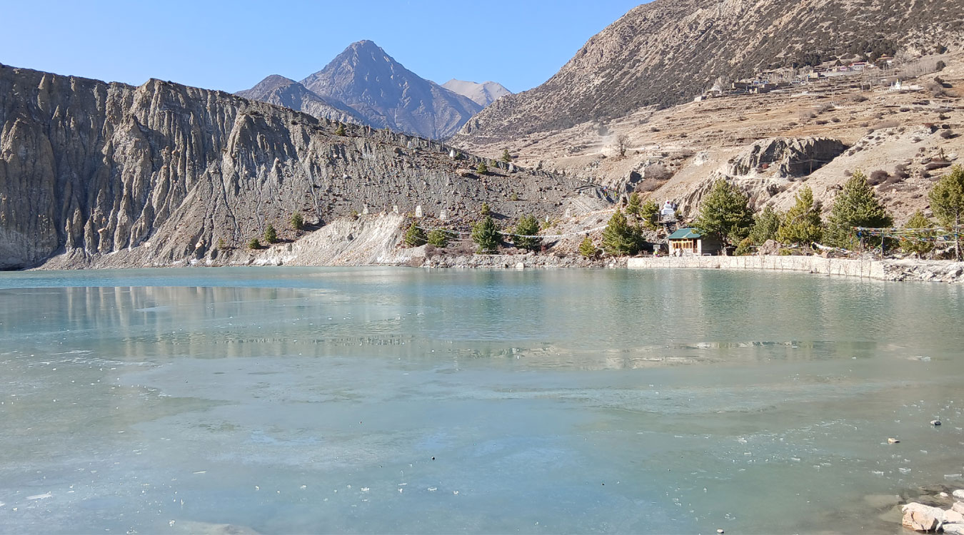 मुख्य समयमै हिउँ नपरेपछि स्थानीय चकित 