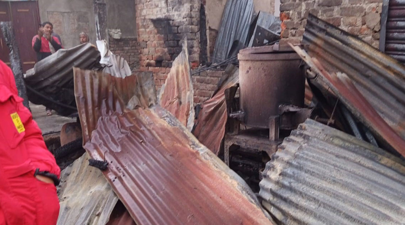 प्लास्टिक उद्योगमा आगलागी हुँदा चार करोडभन्दा बढी क्षति