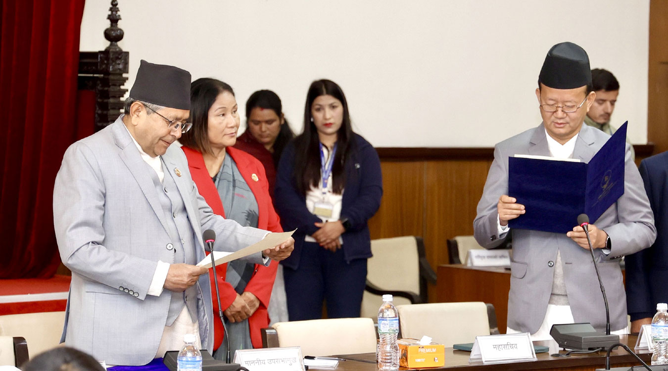 प्रतिनिधिसभाका सचिव राईद्वारा सपथ ग्रहण