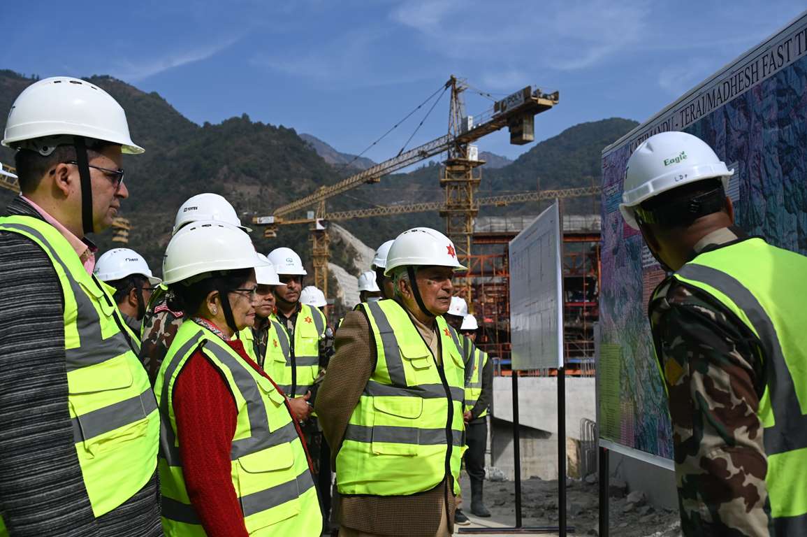 राष्ट्रपति पौडेलद्वारा द्रुतमार्गको निरीक्षण
