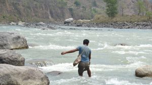 वनक्षेत्रबाट विस्थापित हुँदै आदिवासी समुदाय