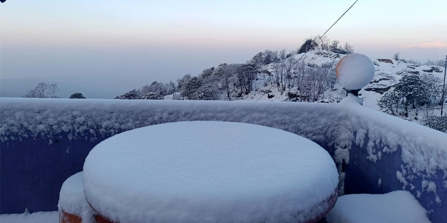 ताप्लेजुङको पाथीभरा मन्दिर क्षेत्रमा वर्षको पहिलो हिमपात