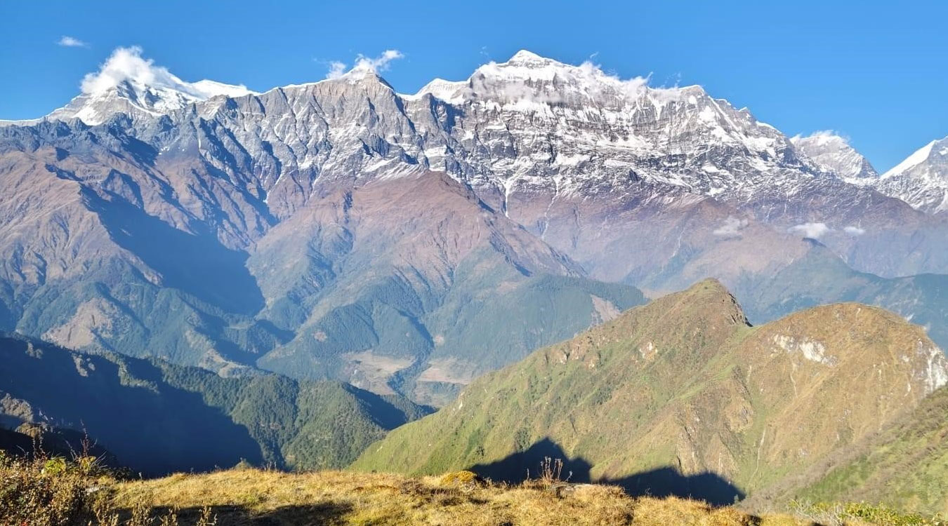 पर्यटक र पूर्वाधारका पर्खाइमा म्याग्दीको रुघाचौर