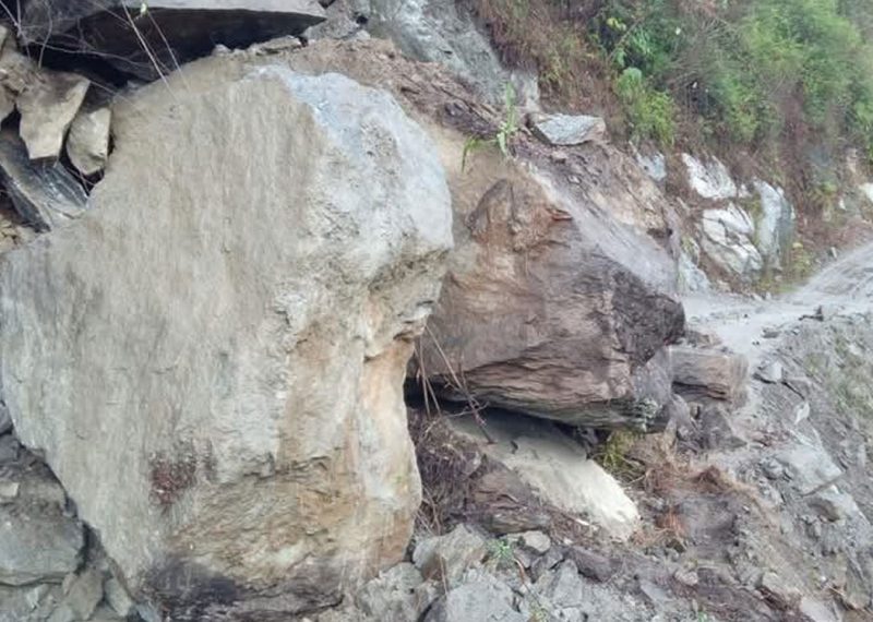 केन्यामा बाढीका कारण कम्तीमा १० जनाको मृत्यु