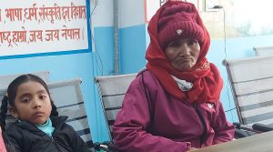 छोरीको शव ल्याउन भौँतारिरहेकी ७० वर्षीया आमा धनमाया