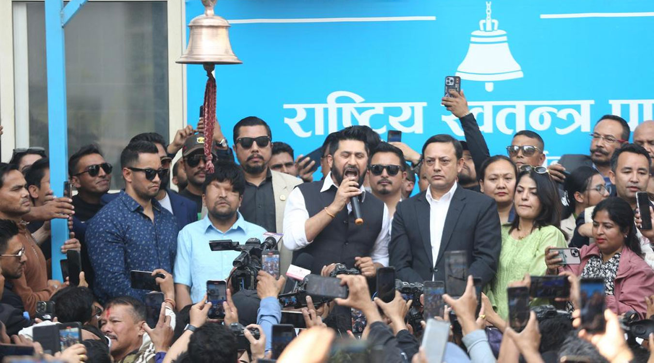 अहिलेपनि म माथि सरकारको षड्यन्त्र गरिरहेको छ : लामिछाने