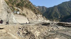 बाढीपहिरोबाट क्षतिग्रस्त बिपी राजमार्गको विभिन्न खण्ड पुनर्निर्माण गरिँदै