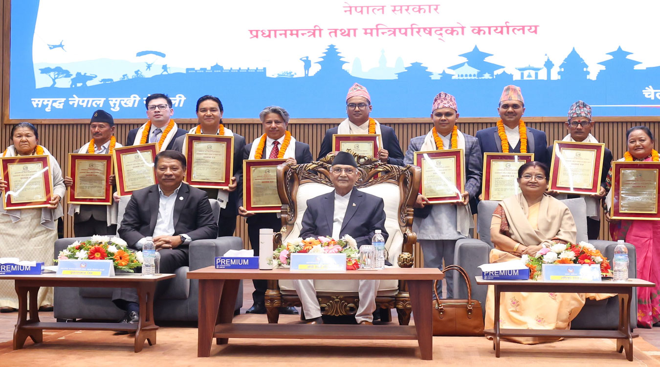 प्रधानमन्त्री राष्ट्रिय प्रतिभा पुरस्कार प्रदान