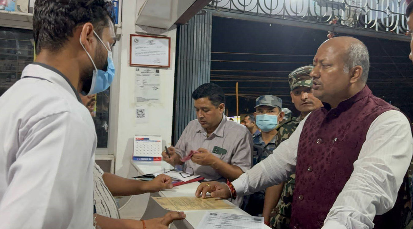 मिर्चैयाका अस्पताल अनुगमनः दुई जना पक्राउ