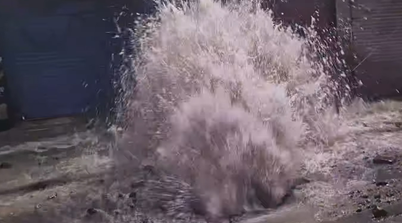 मेलम्चीको पाइप फुट्दा थापाथली क्षेत्र जलमग्न