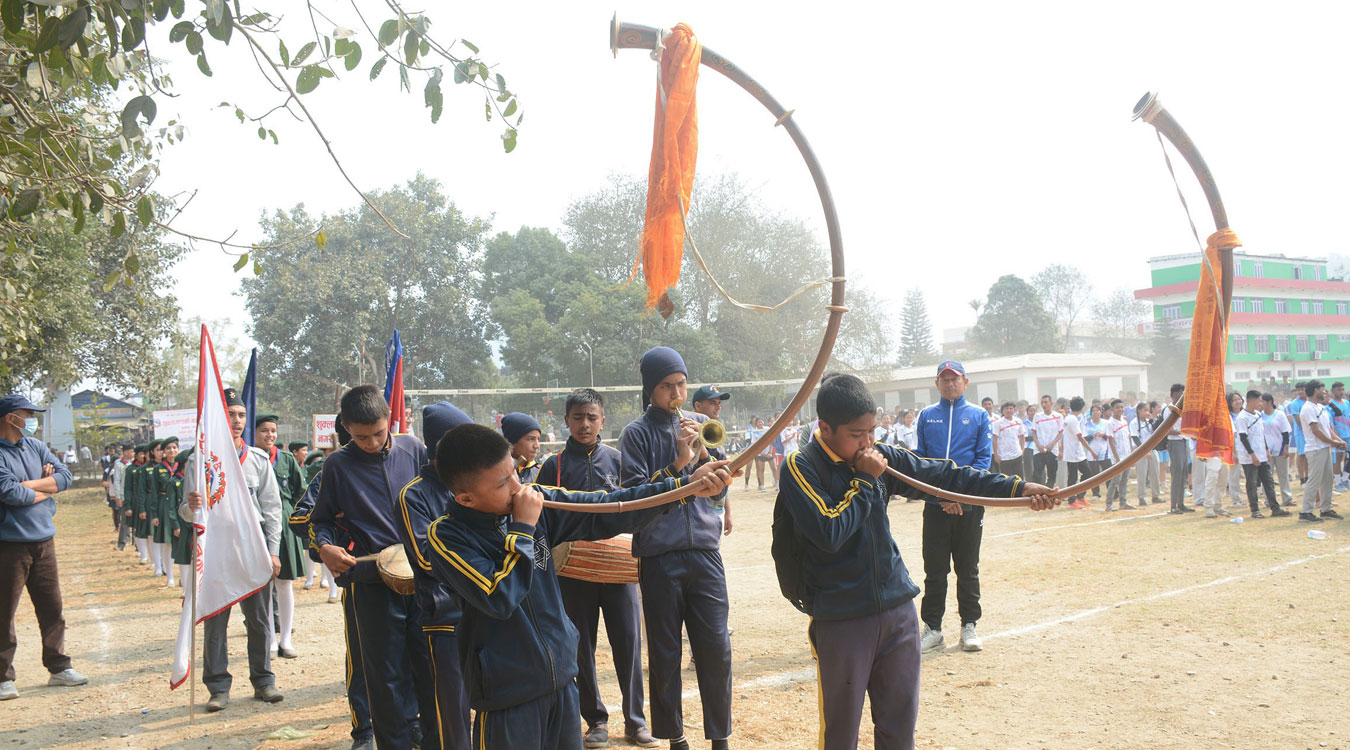 बाजा बजाएर आत्मनिर्भर बन्दै विद्यार्थी