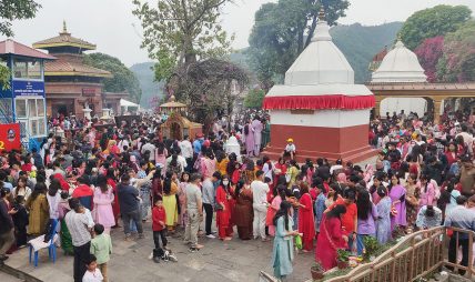 कैलालीका शिवालयमा भक्तजनको घुइँचो कैलालीका शिवालयमा भक्तजनको घुइँचो