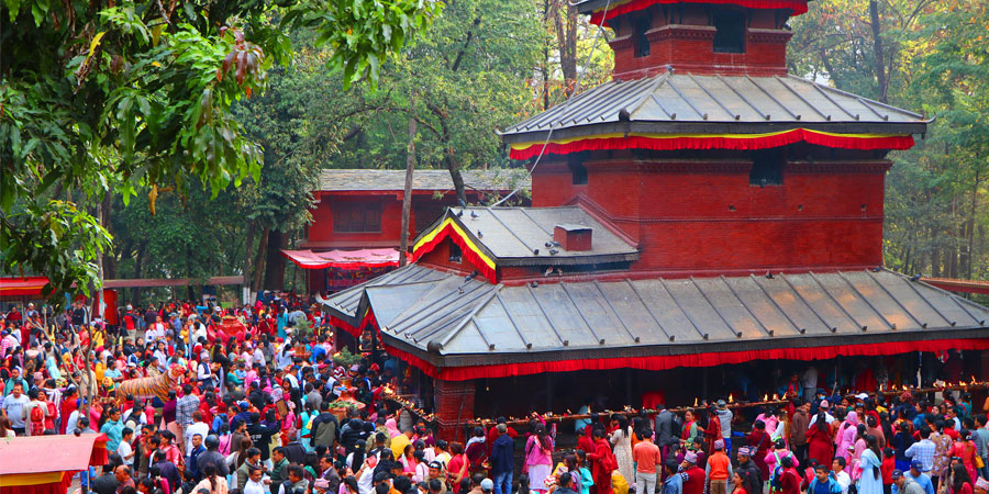 चैते दसैँमा बागलुङ कालिकामा भक्तजनको घुँइचो