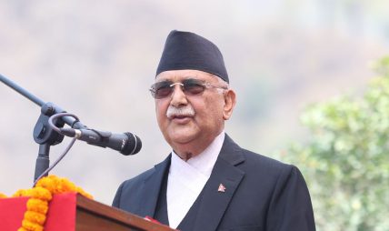 सरकार परिवर्तनको हल्ला असत्य हो, ढुक्कले काम गर्नुस् : प्रधानमन्त्री ओली