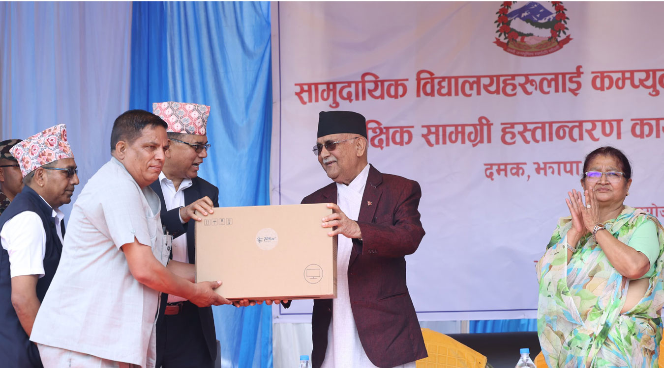 तीन जिल्लाका सामुदायिक विद्यालयलाई शैक्षिक सामग्री वितरण