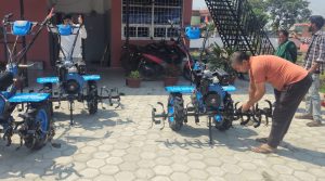 पालिकाद्वारा किसानलाई मिनिटिलर वितरण