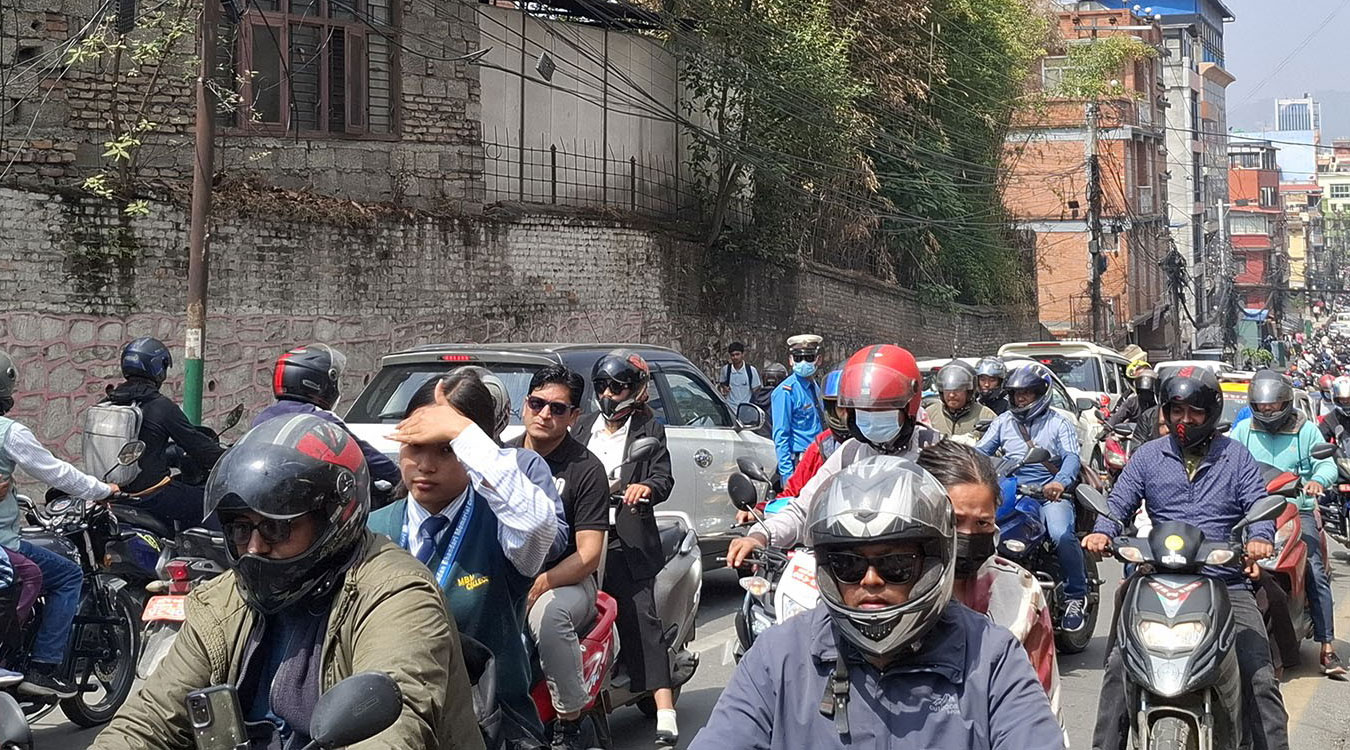 आन्दोलनका कारण सहज ढङ्गले सवारीसाधन सञ्चालन नहुँदा सर्वसाधारणलाई सास्ती