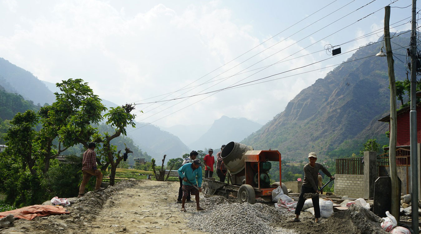 ट्याक खुलेको १४ वर्षपछि सडकको स्तरोन्नति