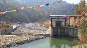जलविद्युत् आयोजनाले पानी नछाडि दिँदा किसानलाई खेतीपाती गर्न समस्या