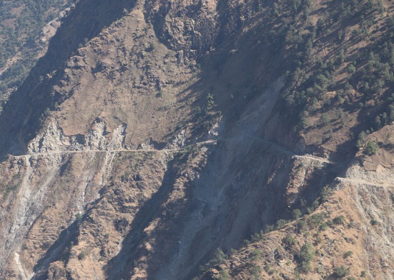 यी स्थानहरुमा सडक अवरुद्ध, यातायात प्रभावित