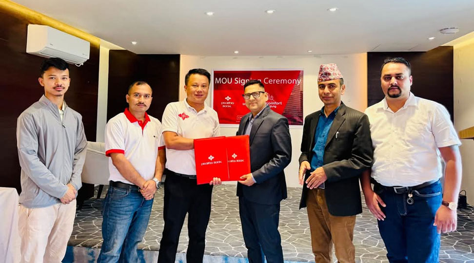 प्रभु बैंक  तथा इला कम्र्फट होटल एण्ड रिर्सोटबीच विशेष छुट सम्झौता