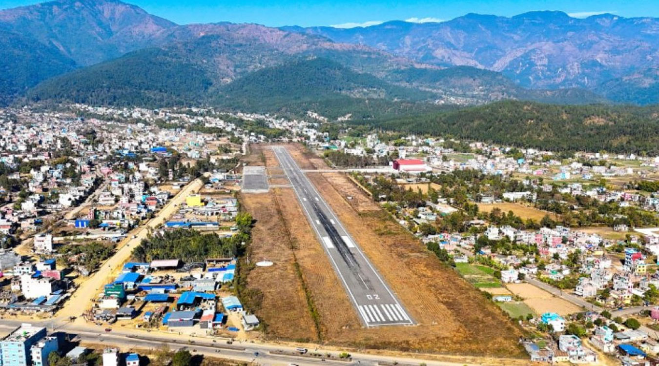 रनवेमा पानी निस्किएपछि सुर्खेत विमानस्थल बन्द