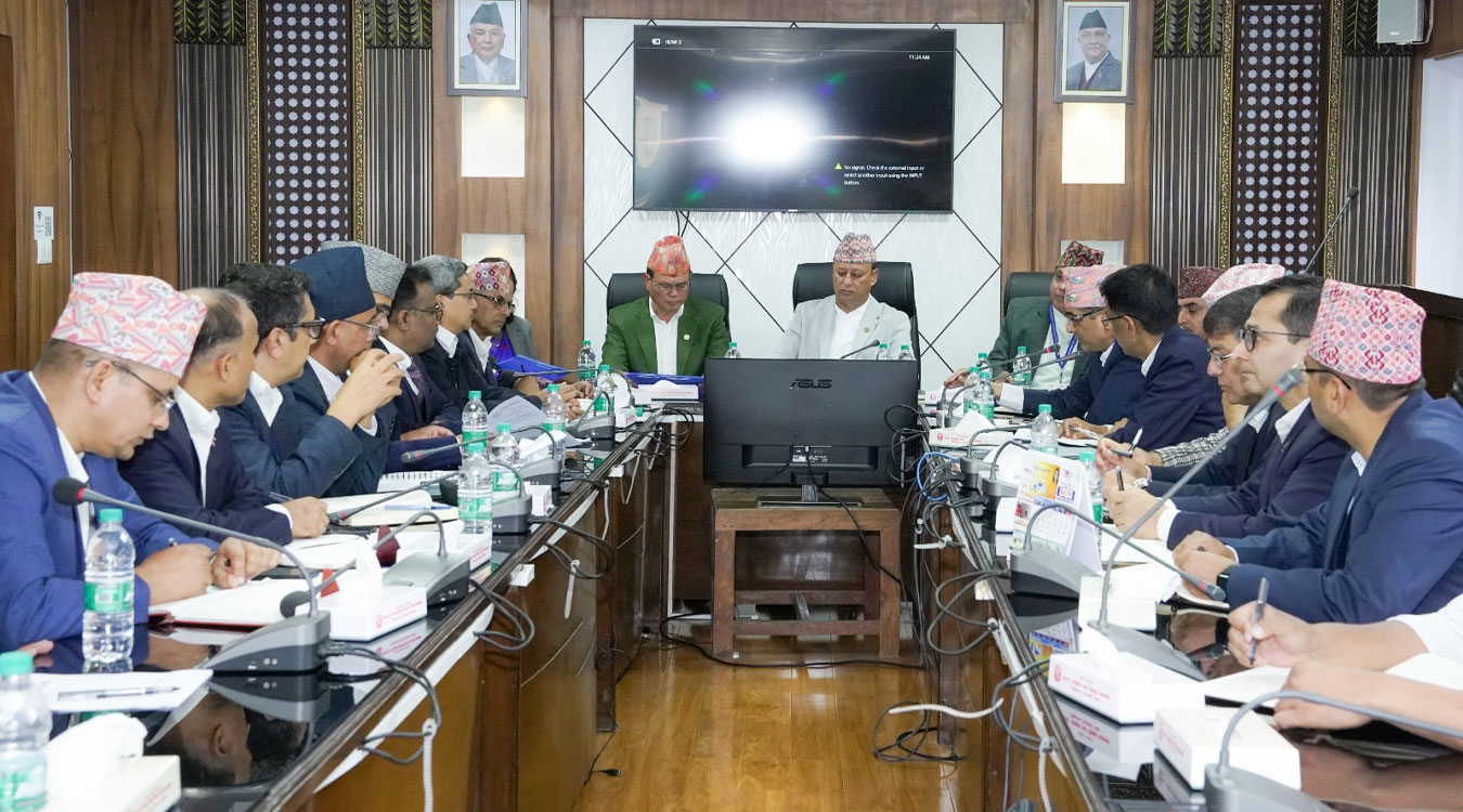 कर्मचारीलाई काममा ढिलासुस्ती नगर्न ऊर्जामन्त्रीको निर्देशन