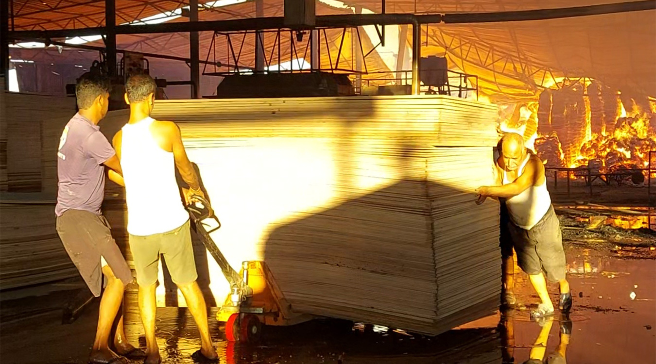 तिरुपती उड प्यानल इन्डष्ट्रीमा आगलागी