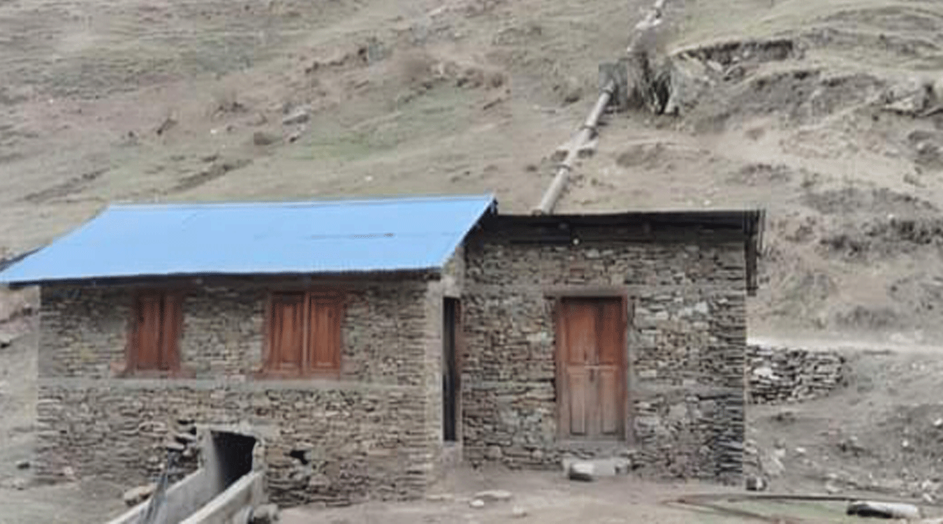 तीन महिनादेखि विद्युत् सेवा बन्द हुँदा चार सय बढी घरधुरी अन्धकारमा बस्न बाध्य