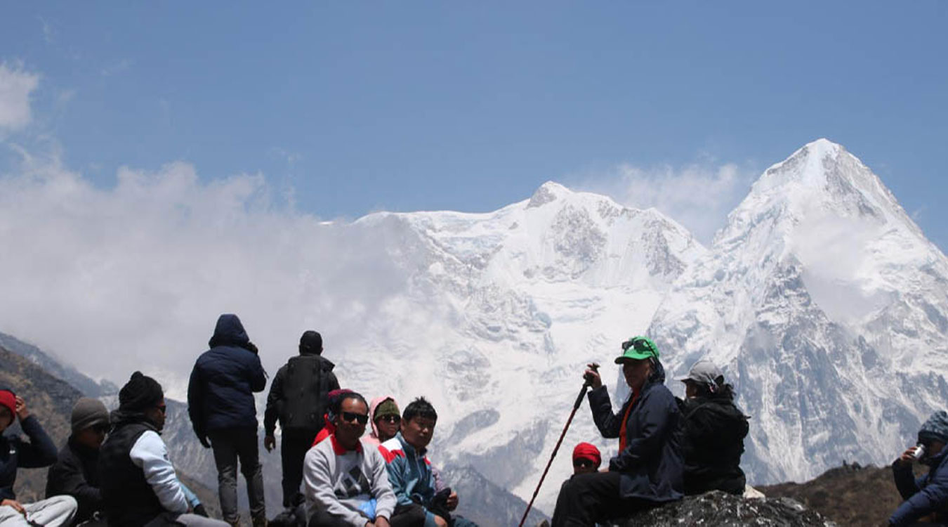 साहसिक यात्राका लागि कञ्चनजङ्गा हिमाल, पर्यटकको रोजाइमा