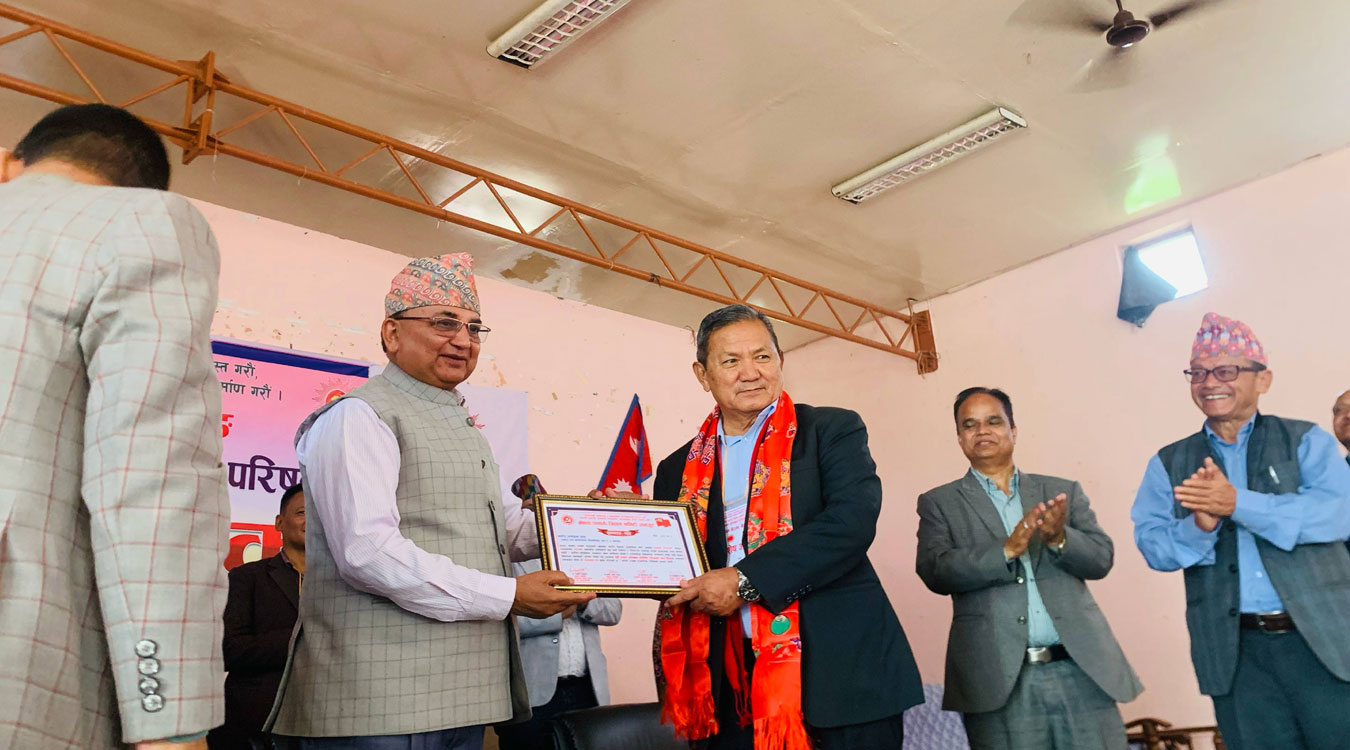 सञ्चारमन्त्री तथा एमाले उपमहासचिव गुरुङ सम्मानित