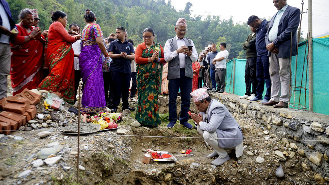 मन्त्री बस्यालद्वारा संसारा घरको शिलान्यास