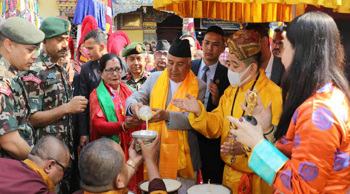 राष्ट्रपतिद्वारा बौद्धस्थित ल्हाखाङ गुम्बामा पूजा, आराधना