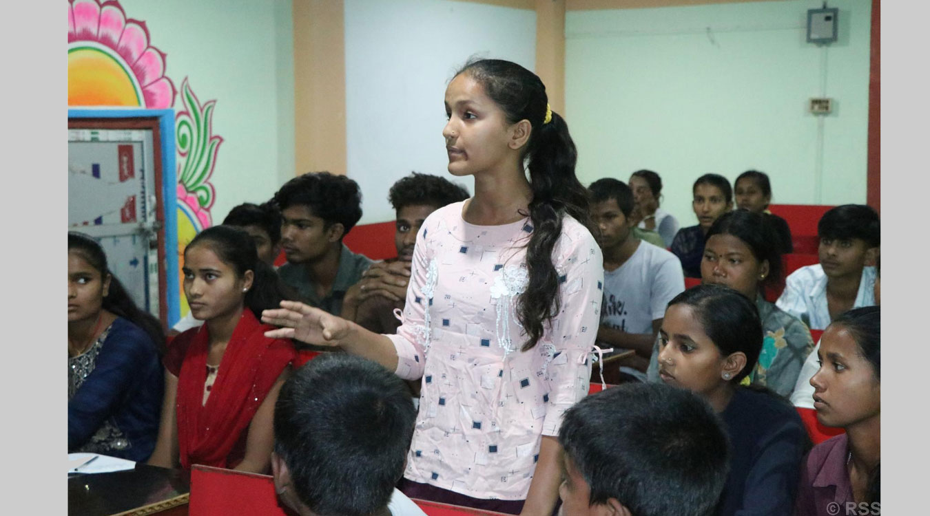 मेयरलाई विद्यार्थीको प्रश्न-हामी कहिलेसम्म अर्को पालिकाको विद्यालयमा पढ्न जाने ?