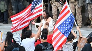 न्युयोर्कमा आप्रवासीमाथि आक्रमणको विरोधमा हजारौँको विरोध प्रदर्शन