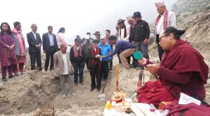 प्रचण्डद्वारा मुस्ताङको पेरिस डाँडामा माओवादी केन्द्रको कार्यालय शिलान्यास