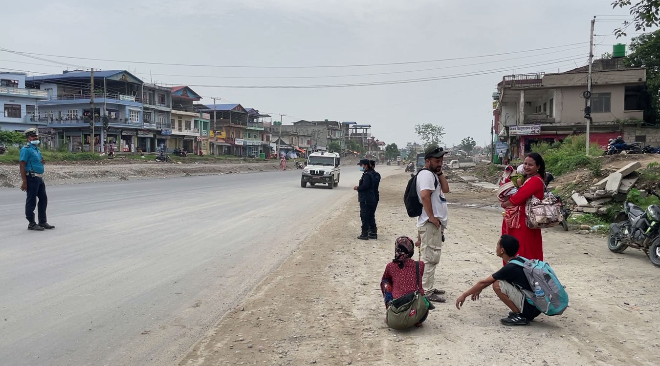 यातायात व्यवसायीले आन्दोलन नरोक्दा आज पनि यात्रु सास्ती खेप्न बाध्य