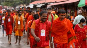 बोल बम यात्रा गर्न सुन्दरीजलमा भक्तजनको घुइँचो
