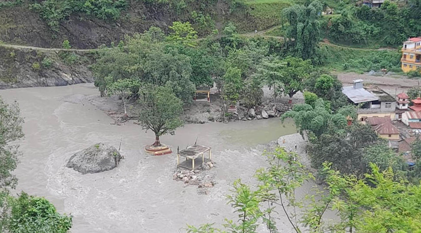 विश्वकै ठुलो शालिग्राम शिला एक महिनादेखि डुबानमा