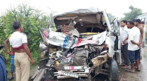 सुनसरीमा सवारी साधन दुर्घटना : तीनको मृत्यु, १५ घाइते