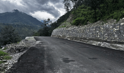 मापदण्डविपरीतका संरचना नहट्दा सडक विस्तारमा समस्या मापदण्डविपरीतका संरचना नहट्दा सडक विस्तारमा समस्या