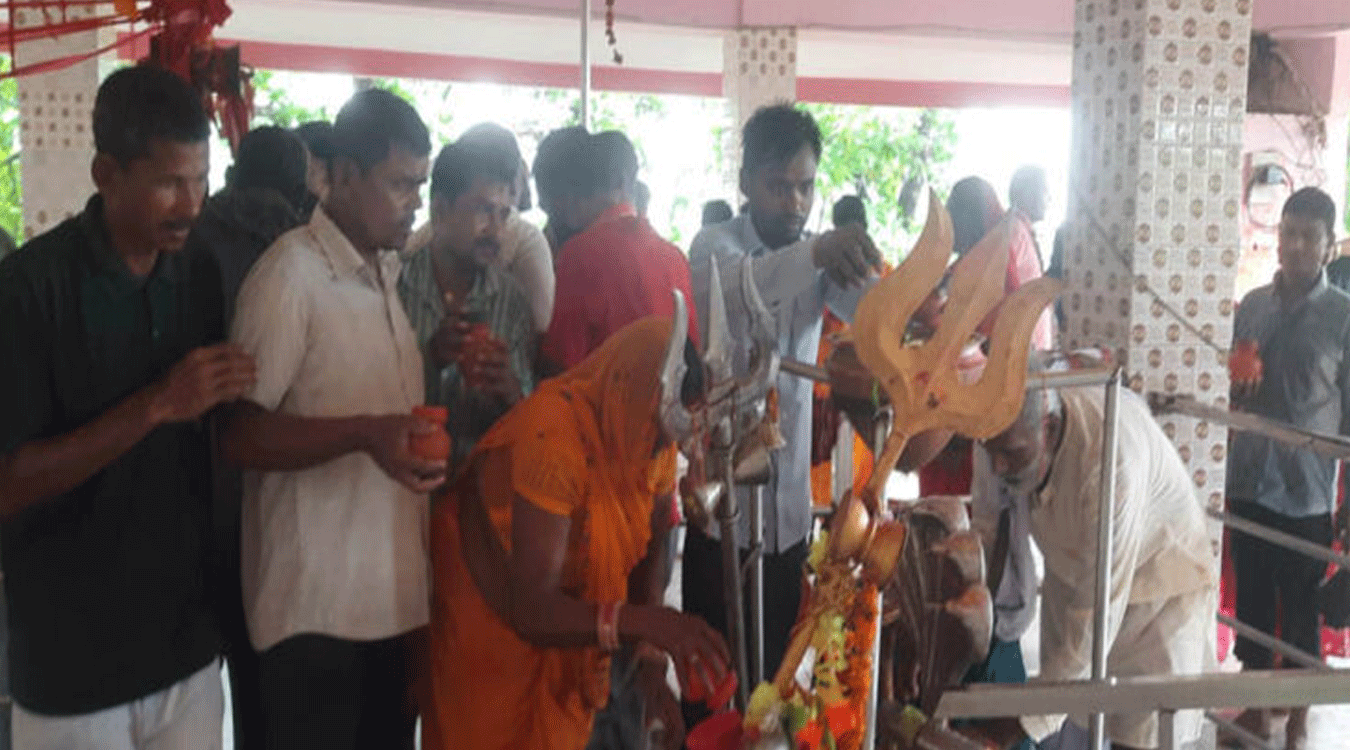 दुग्धेश्वरनाथ महादेव मन्दिरमा दर्शनाथीको भीड