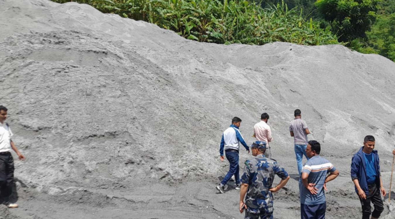 वर्षायाममा पनि कालीगण्डकीमा अवैध दोहन