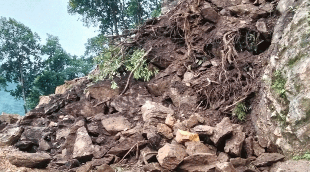 तुइन खोलामा पहिरो