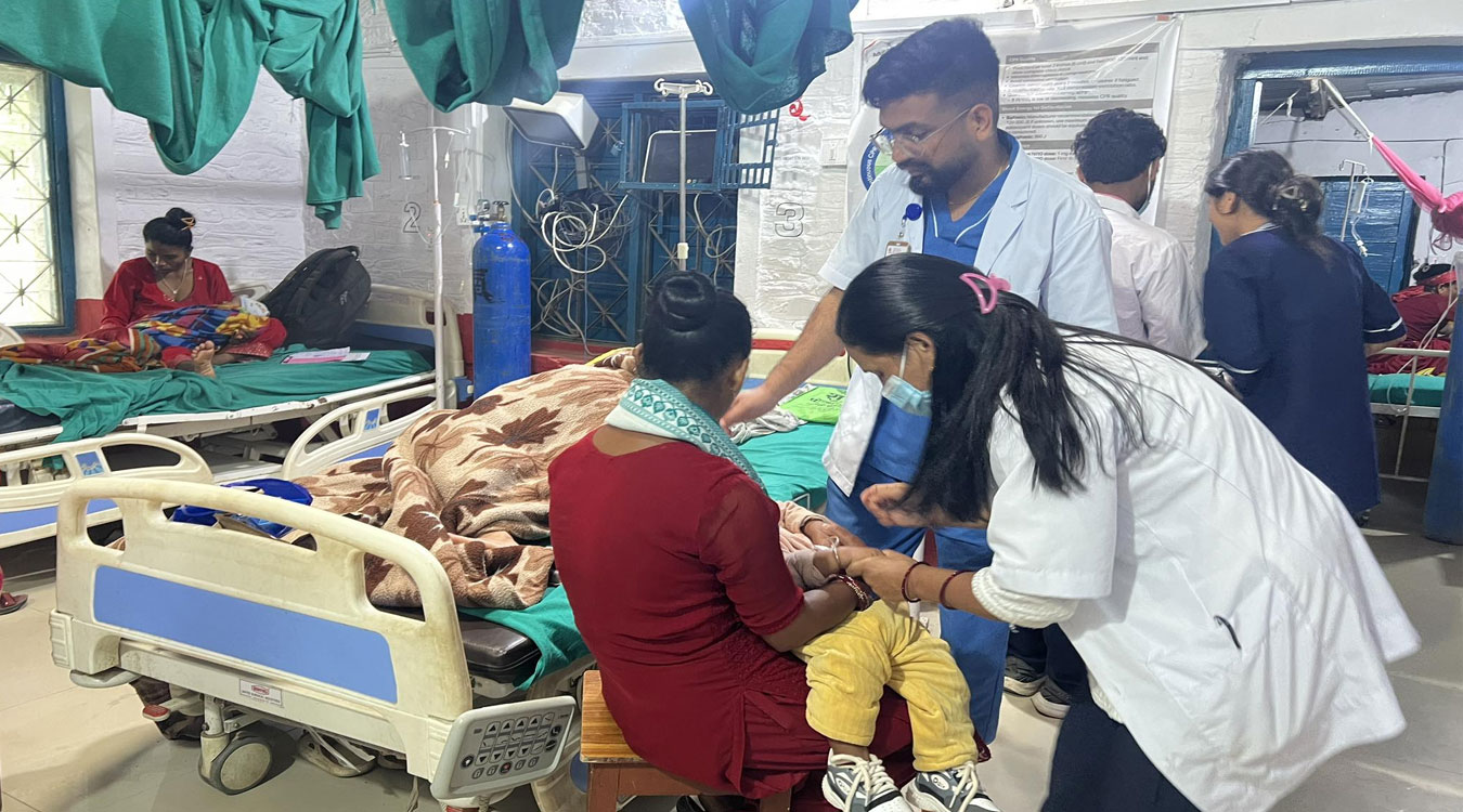 दैलेख अस्पतालमा बिरामीको बढ्दो चाप, उपचारमा समस्या