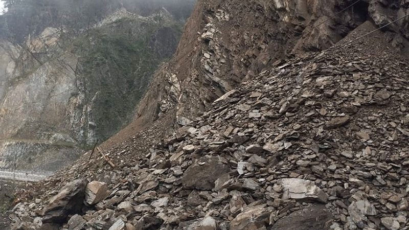 पहिराले मेची राजमार्ग अवरुद्ध