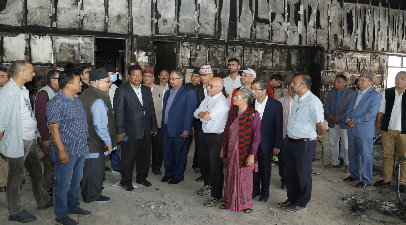 एमाले नेताहरूद्वारा कांग्रेस पार्टी कार्यालय अवलोकन