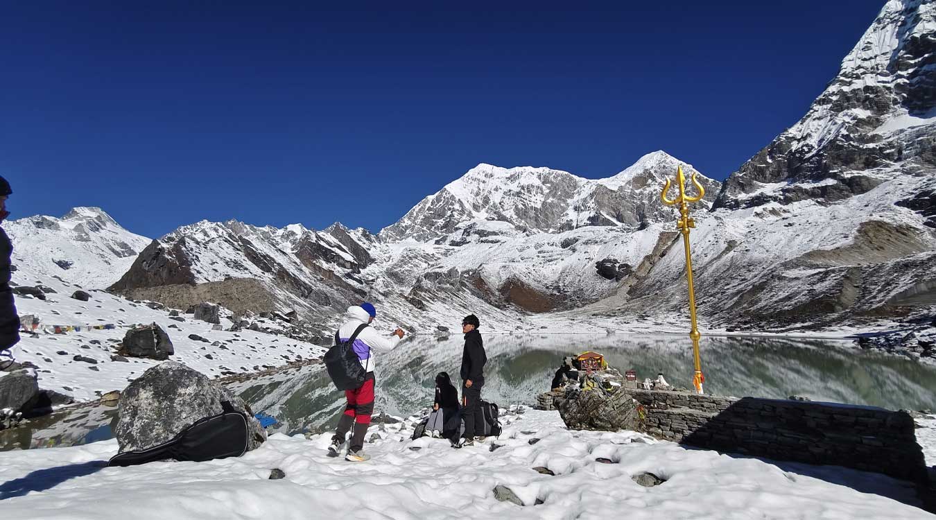 दुधकुण्ड यात्रामा १० घण्टा बेपत्ता हुँदाका ती क्षणहरू ! दुधकुण्ड यात्रामा १० घण्टा बेपत्ता हुँदाका ती क्षणहरू !
