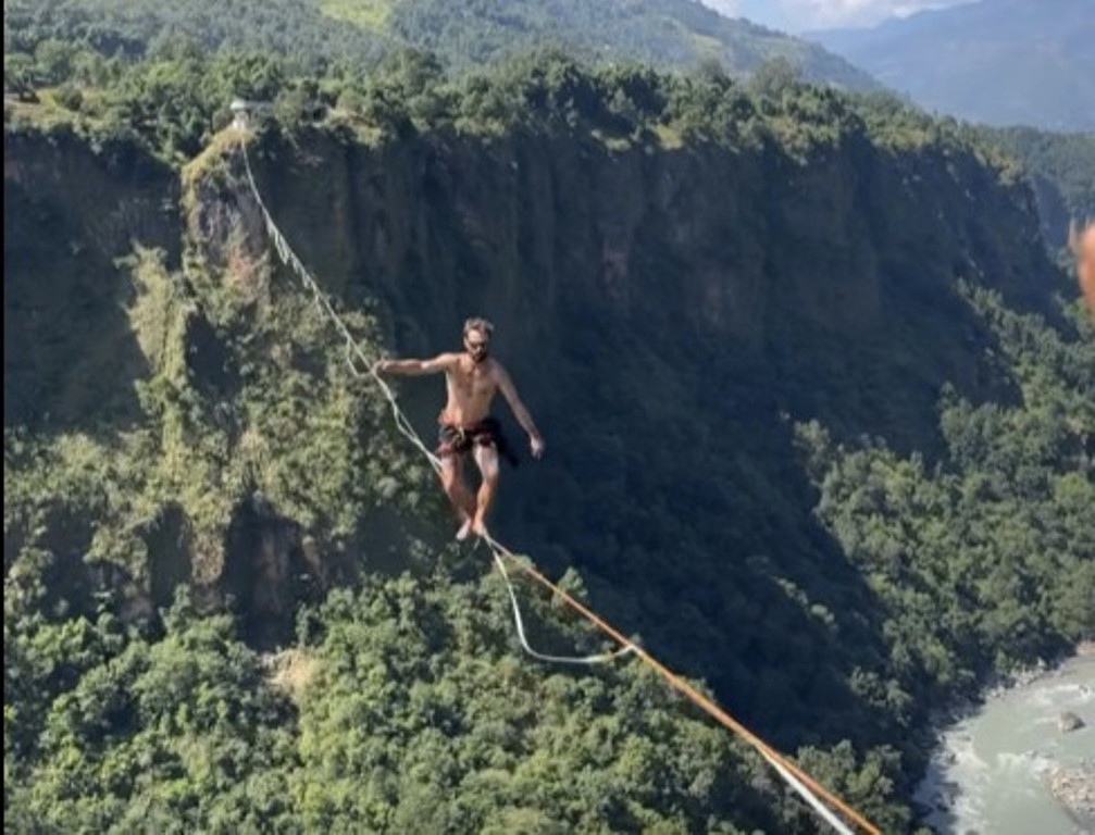 पर्वतमा नेपालकै अग्लो हाइलाइनको सफल परीक्षण पर्वतमा नेपालकै अग्लो हाइलाइनको सफल परीक्षण